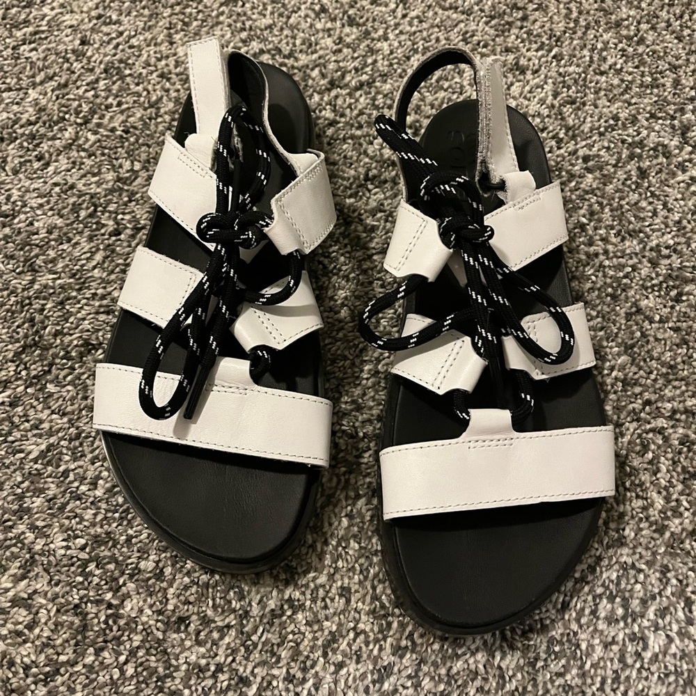 Sorel Roaming Leather Sandal size 6